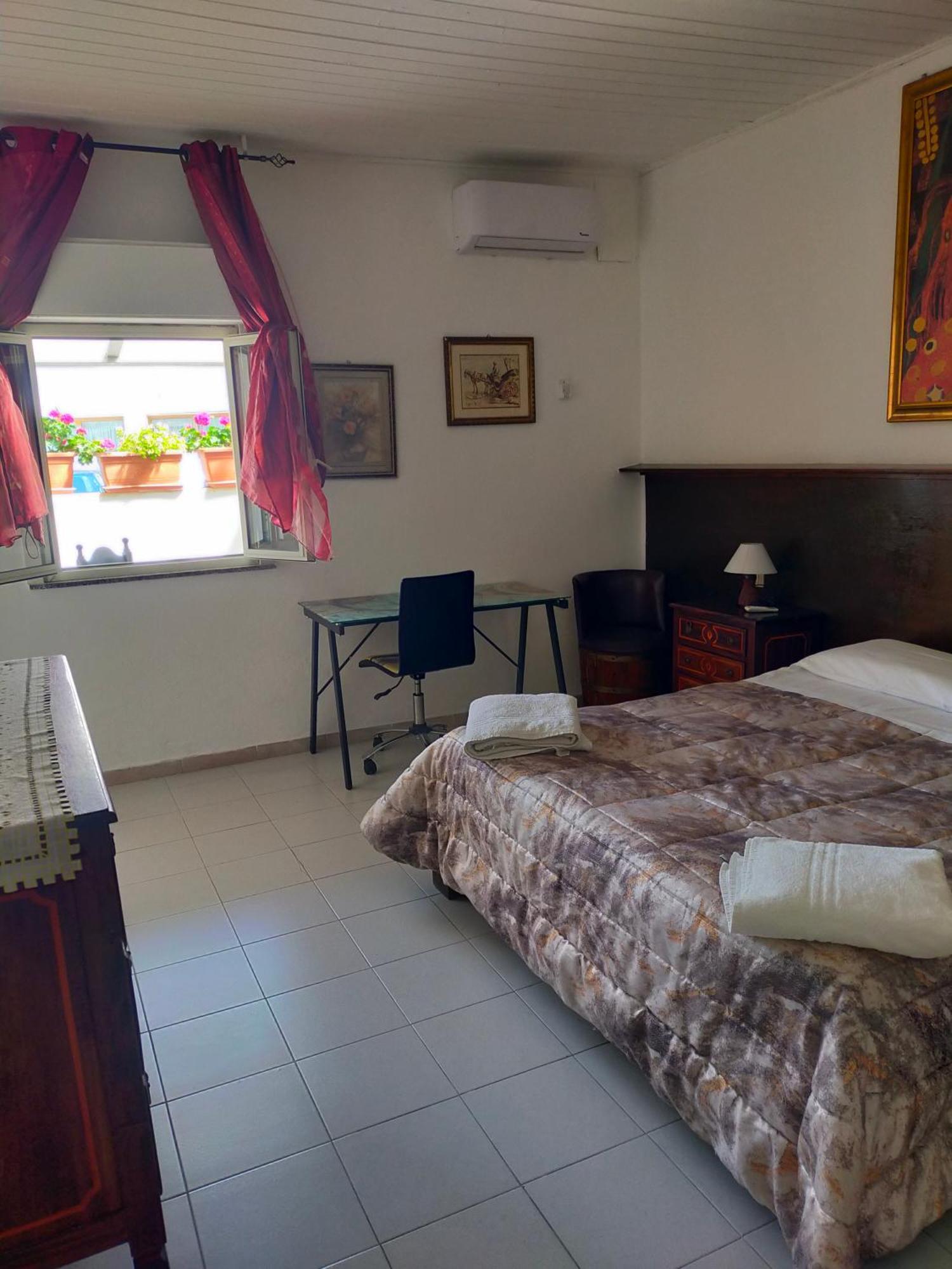 Hotel All'Antico Pozzo Barcellona-Pozzo di Gotto Bagian luar foto
