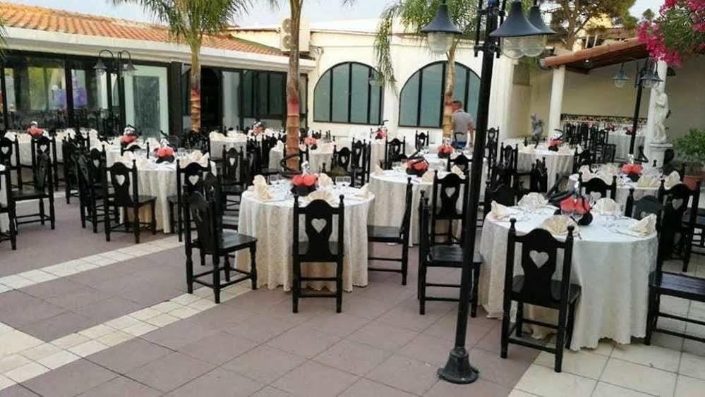 Hotel All'Antico Pozzo Barcellona-Pozzo di Gotto Bagian luar foto