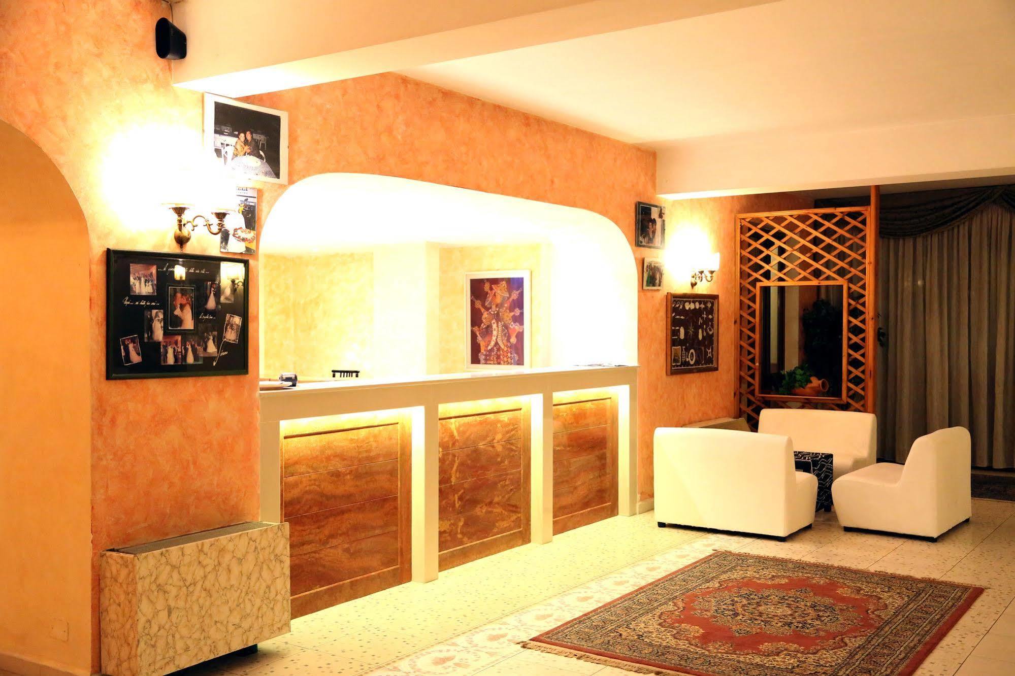 Hotel All'Antico Pozzo Barcellona-Pozzo di Gotto Bagian luar foto